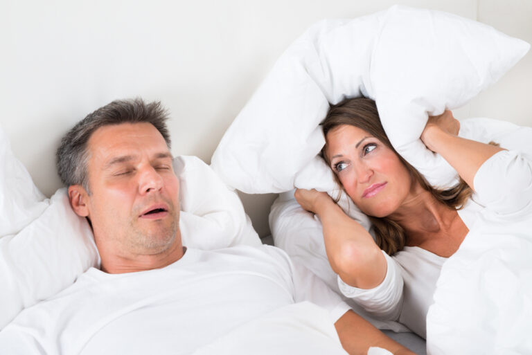 Como a apneia do sono potencializa os riscos da hipertensão?
