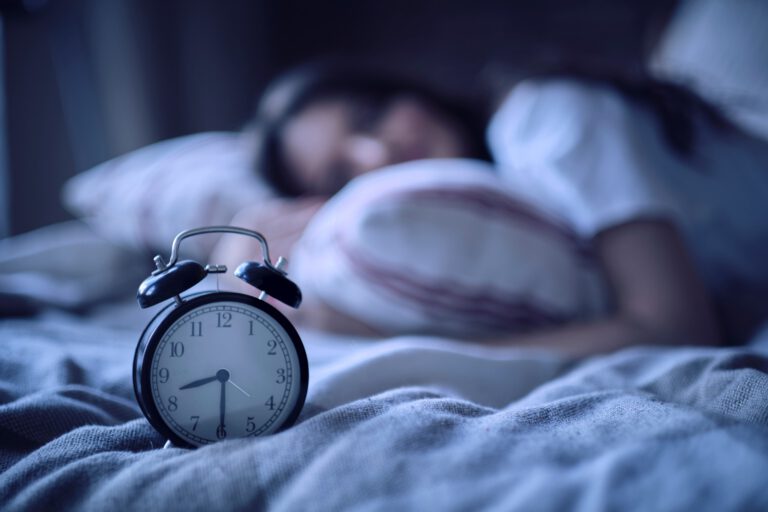 Imagem representa uma pessoa em seu horário de dormir.