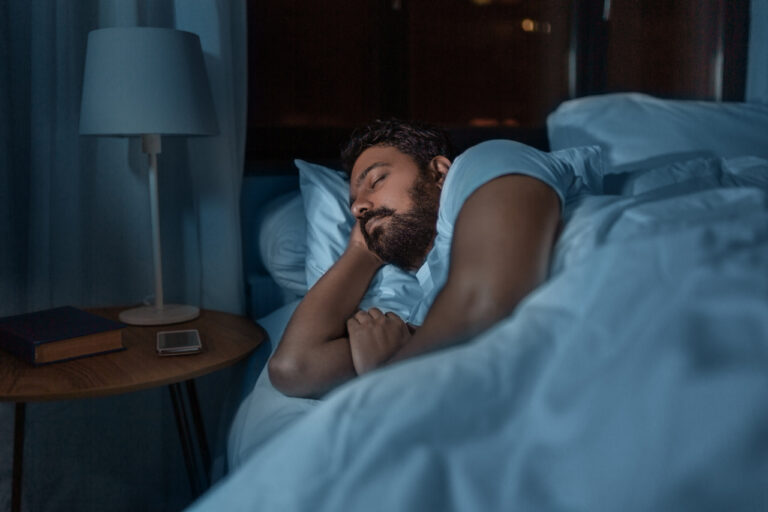 Saúde do cérebro pode ser afetada pela posição de dormir