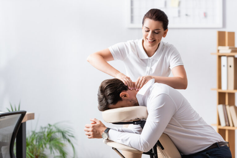 Os benefícios da massoterapia para sua saúde e sono